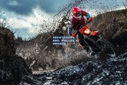 法国总统马克龙足球场遇尴尬，穿裆过人后犯规遭球迷狂嘘